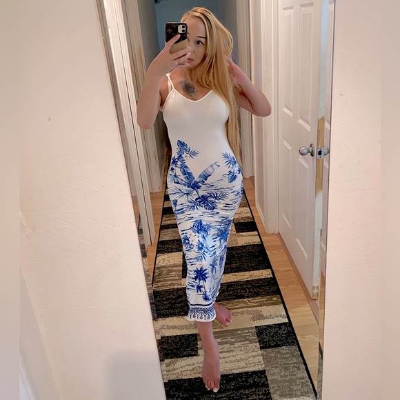 Dior Girl ⭐️ vacation Maxi dress! Shein size small 🌴🍹 - Picture 5 of 14